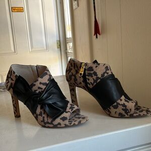 Louise et Cie, 8.5 winter high heels. Leopard print with black bow.